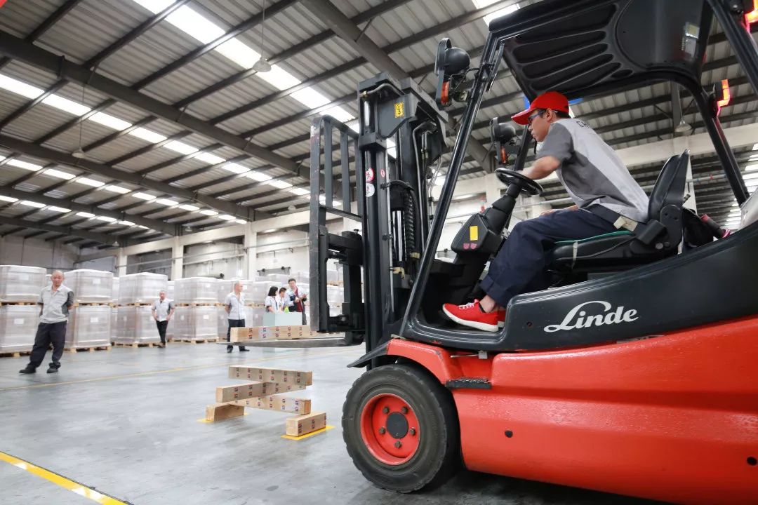 百日劳动竞赛之叉车技能比赛圆满进行