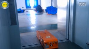 艾吉威AGV服装行业跨楼层自动化搬运