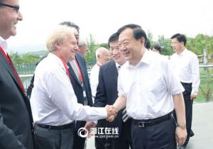 第三届中国机器人峰会在余姚举行 夏宝龙出席开幕式