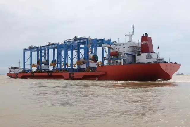 ZPMC青岛自动化码头第三批设备顺利发运