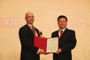 永合力租赁董事欧亚雷先生荣获2016上海“白玉兰纪念奖”