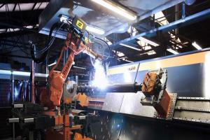 机器人行业：融资难与估值高并存 正经历风口