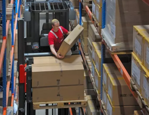 立体自动存储，林德搬运机器人全搞定