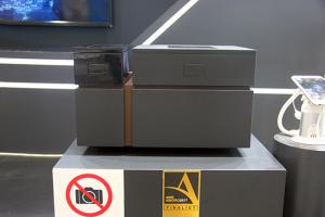 智能潮流 首台煮饭机器人亮相AWE2017