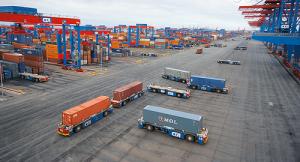 AGV自动导向车效率型码头的自动化集装箱运输机