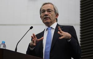 诺奖得主：十年内机器人或夺走发达国家10%的工作