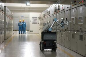 南方电网首个智能操作机器人投入运行