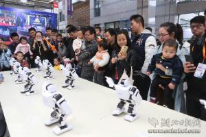 大咖汇聚第二届东湖创客汇 探讨智能机器人产业发展之路