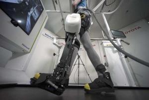 丰田推出辅助机器人 欲助下肢瘫痪者再次行走