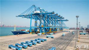 【砥砺奋进的五年·超级家族】青岛港全自动化集装箱码头