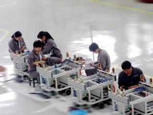 参展上海机器人展AGV开始装配