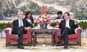 浙江省委书记会见ABB集团CEO史毕福博士