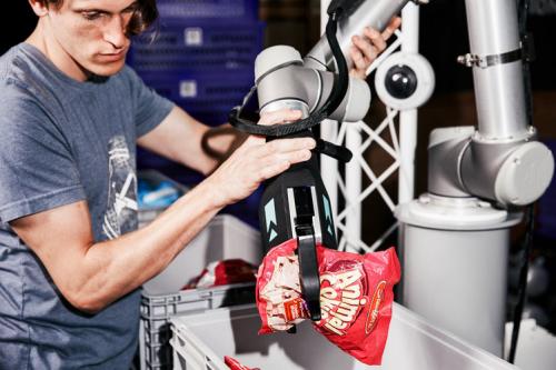 机器人的下一项突破：给你的网购订单拣货装箱