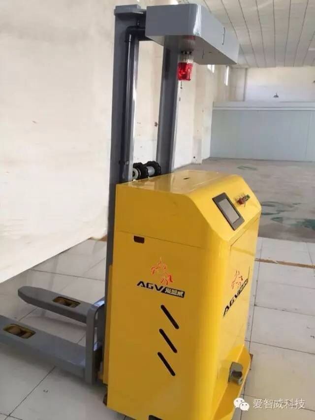 叉举式激光导航AGV