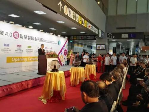 WOW！厉害了！快仓智能机器人惊艳台北物流展！