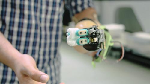 很快 机器人就能像人类一样有“感觉”了