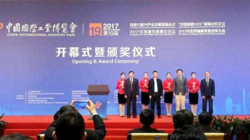 海康威视智能仓储机器人系统荣摘第十九届工博会金奖