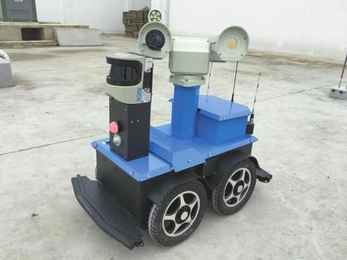 西成高铁首个智能巡检机器人 “成成”投入试运行