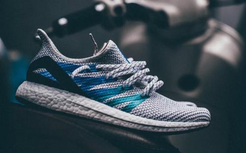 推出定制跑鞋和机器人工厂，阿迪达斯找到未来的方向了吗？