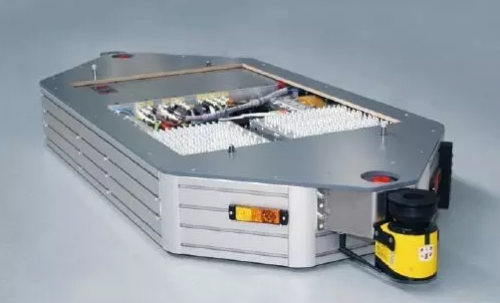 再牛的智能工厂都不能缺少AGV机器人