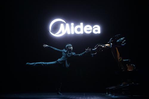 机器人强势抢头条 ——美的精彩亮相2018AWE