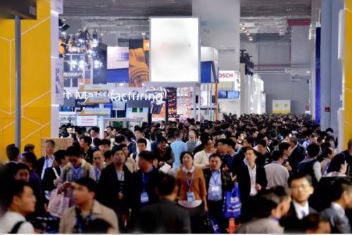 物流行业看过来！AGV24小时工作不停歇，无线充电是解决方案！