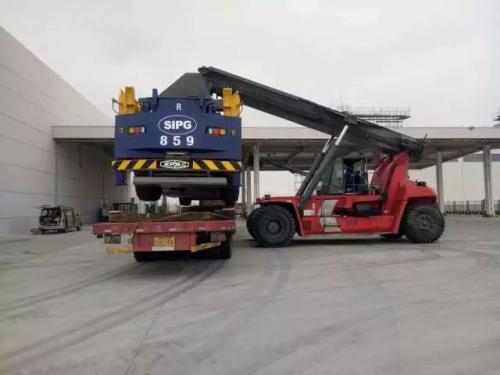 5台AGV发运至洋山四期全自动化码头