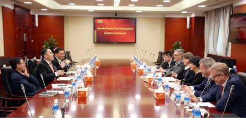 黄庆丰会见丹麦驻华公使海乐一行