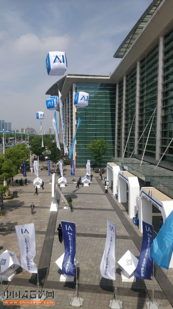 拥抱AI新时代——2018全球人工智能产品应用博览会今日开幕