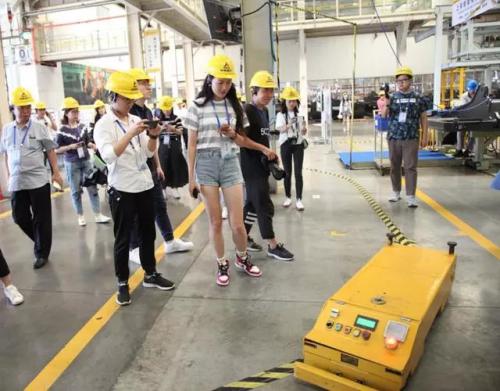 AGV国内屈指可数 山东临工高端液压打破国外技术垄断