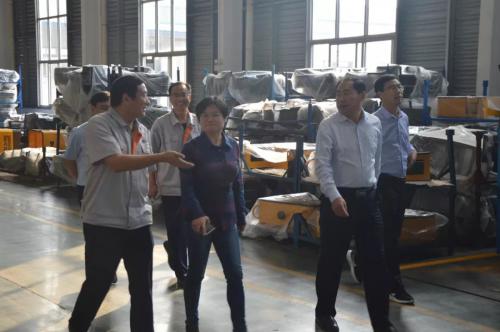 蒙阴县县长王丽云、山东临工总经理文德刚到临工重特考察调研