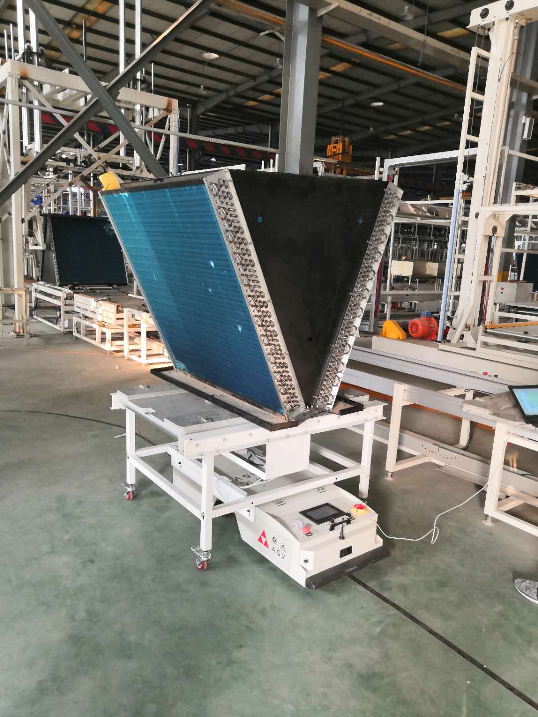 l联达潜伏滚筒转载型AGV_中国AGV网(www.chinaagv.com) l联达潜伏滚筒转载型AGV_中国AGV网(www.chinaagv.com)