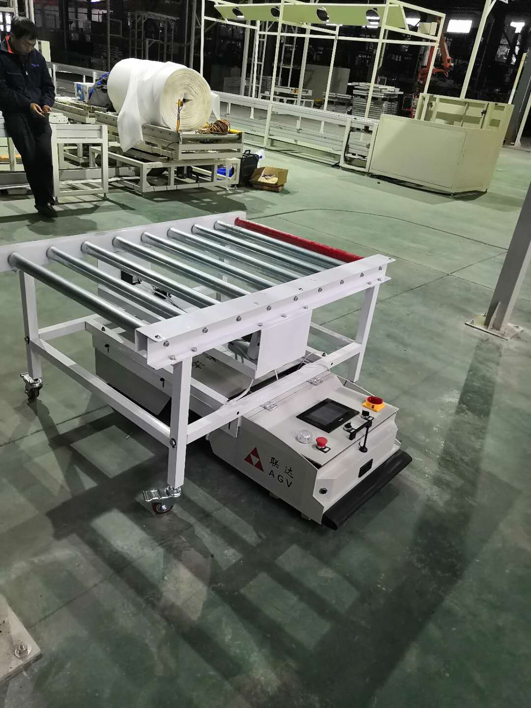 l联达潜伏滚筒转载型AGV_中国AGV网(www.chinaagv.com) l联达潜伏滚筒转载型AGV_中国AGV网(www.chinaagv.com)