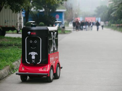 京东加大配送机器人投放 重点投校园等补人工效率短板