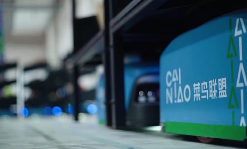 备战天猫双11，菜鸟网络投入近700个机器人打造全自动化物流园