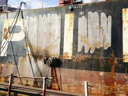 浙大新研制的 爬壁机器人有办法 清除远洋船舶表面的各种“脏兮兮”