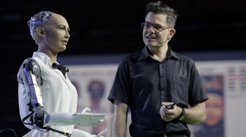 人工智能机器人亮相，泸州再掀科技潮