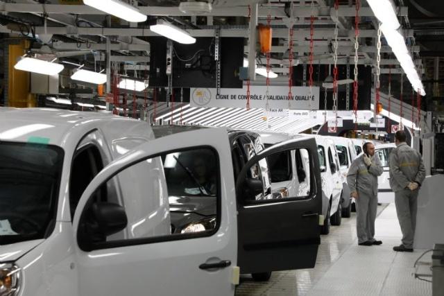 库卡借机器人打造智慧工厂获美汽车大厂青睐助车辆自动化生产