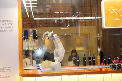 AI“狂潮”袭来，机器人落地应用收获显著