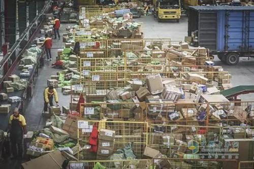 仓储AGV推动智慧物流