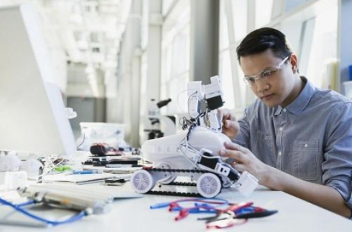 科技创意大比拼！第七届全国机器人创意设计大赛总决赛在沪角逐