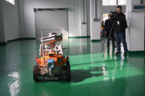 福建最大批次消防机器人列装交付