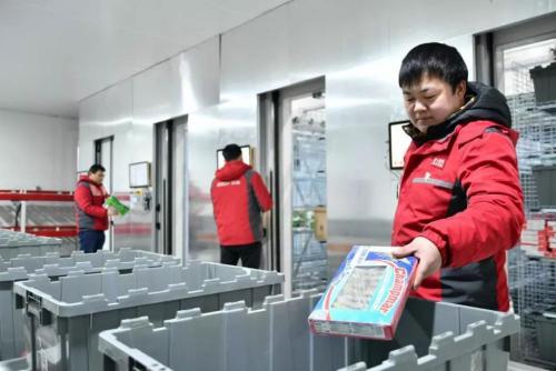 全国首个电商冷库货到人拣选系统在京东物流武汉亚一投用，拣货效率提高3倍以上