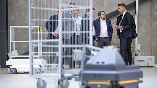 佛吉亚宣布与MIR展开战略合作 AGV将大量应用