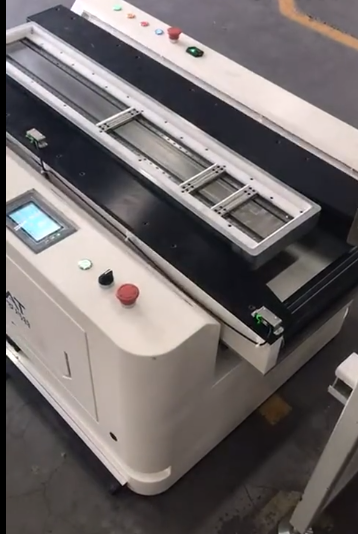 科罗玛特生产的AGV在协鑫光伏努力工作