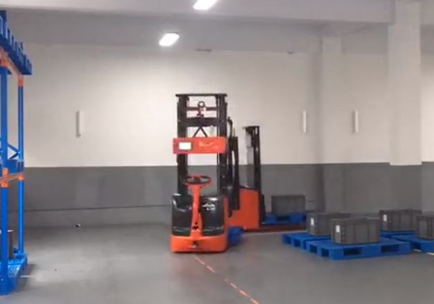 蓝本机器人 无人叉车 激光X系列产品发布