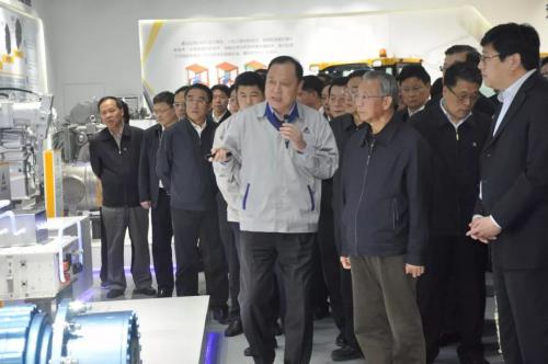 山东省委书记刘家义率全省新旧动能转换现场观摩团到山东临工考察调研