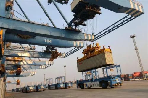 亚洲首个真正意义上的全自动化集装箱码头