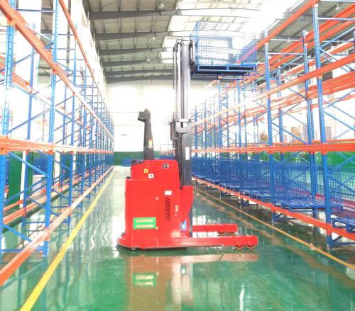 海玛AGV助智能仓储一臂之力