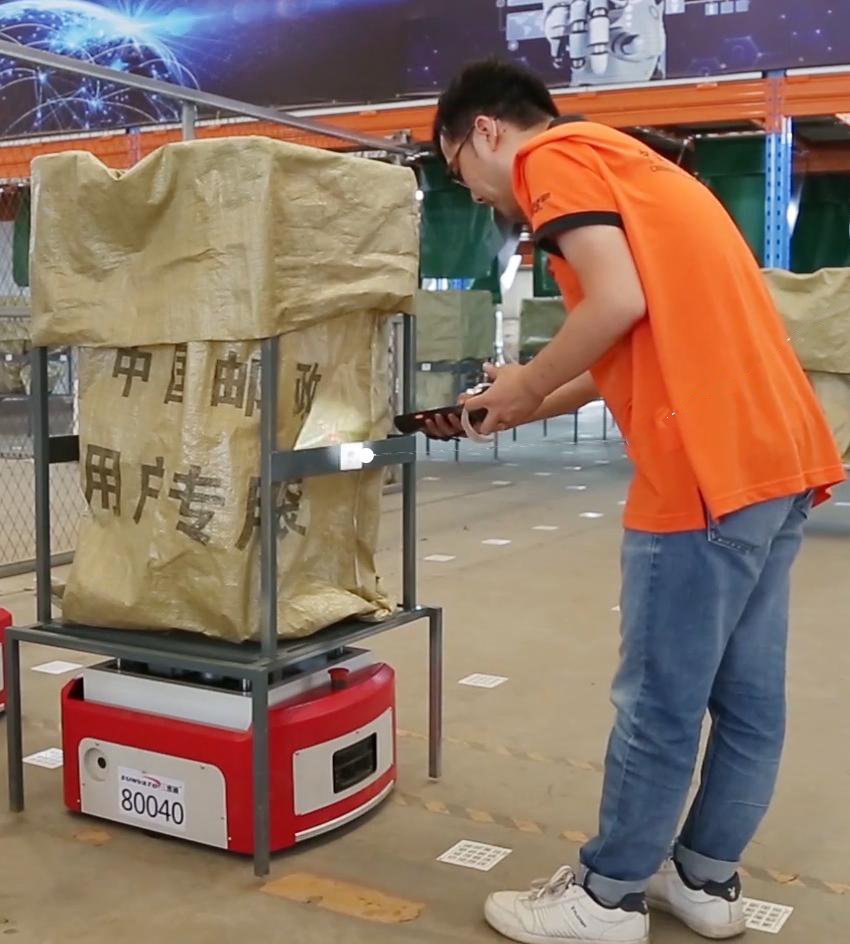 智能AGV机器人分拣系统